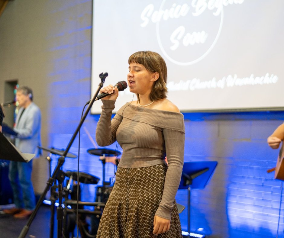 First United Methodist Church of Waxahachie modern singing.jpg